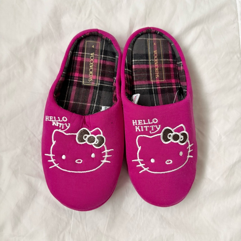 Hello Kitty Slippers (Women size 4)